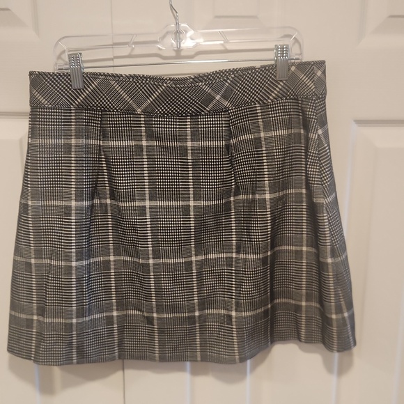Like New SPANX Perfect Mini Skirt Skort Stretch Plaid Houndstooth Jacquard - Picture 7 of 8